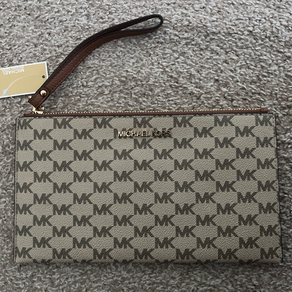 Clutch - Picture 1 of 5